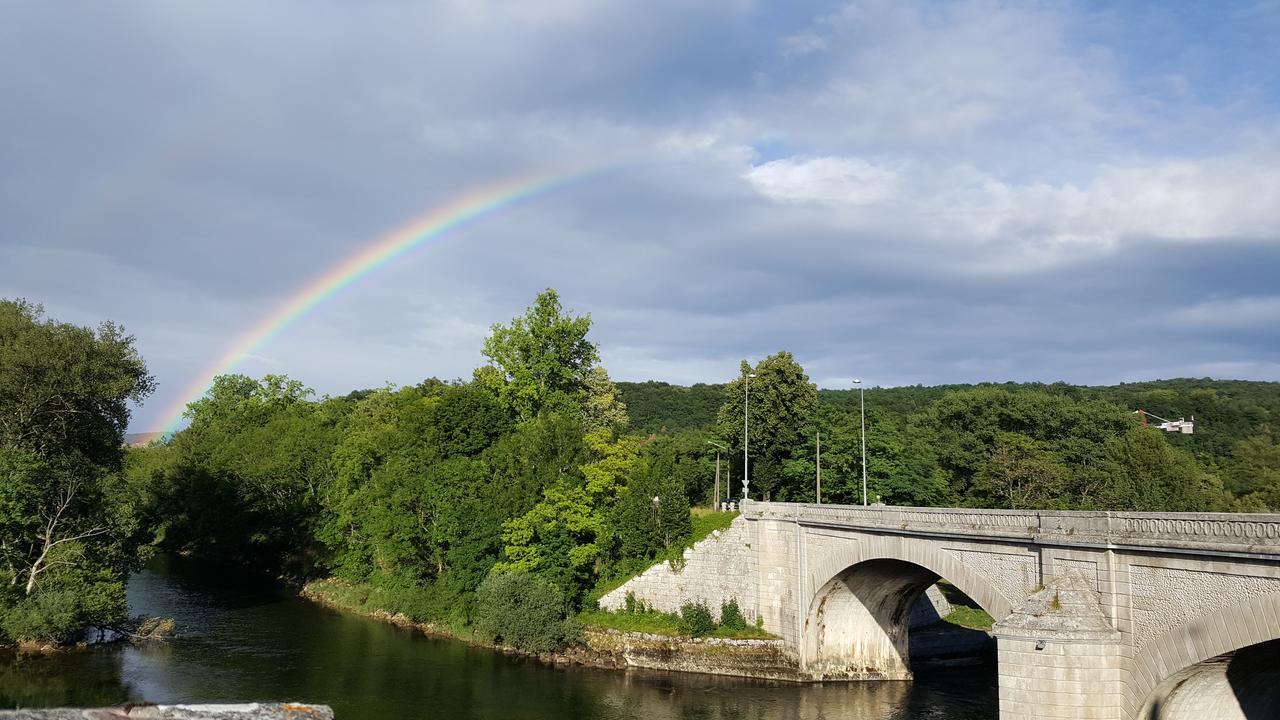 Au Faisan Dore Neuville-sur-Ain Exteriér fotografie